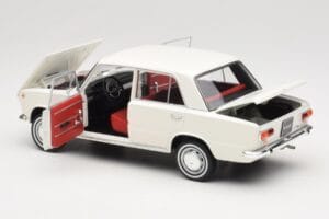 Fiat 124 Balts IXO 1:18 18CMC205OP Metāls — attēls 5 no 8