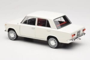 Fiat 124 Balts IXO 1:18 18CMC205OP Metāls — attēls 7 no 8