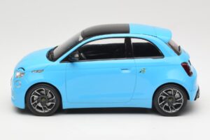 Abarth 500e Zils IXO 1:18 MCG18499 Metāls — attēls 3 no 6