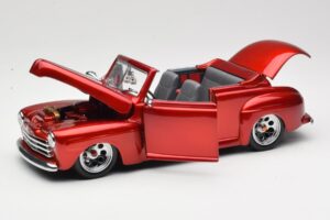 Ford Cabriolet Red Metallic Road Signature 1:18 30028 Metāls — attēls 2 no 8