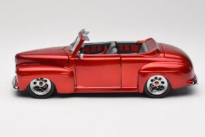 Ford Cabriolet Red Metallic Road Signature 1:18 30028 Metāls — attēls 4 no 8