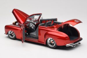 Ford Cabriolet Red Metallic Road Signature 1:18 30028 Metāls — attēls 5 no 8