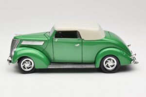 Ford Kabriolets Zaļš Road Signature 1:18 92239 Metāls — attēls 4 no 8