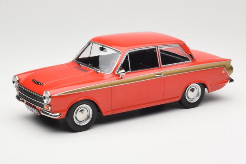 Ford Cortina Lotus Red & Gold Stripe MCG 1:18 MCG18532 Metāls