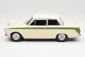 Ford Cortina Lotus White & Green Stripe MCG 1:18 MCG18434 Metāls — attēls 3 no 6