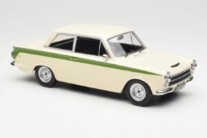 Ford Cortina Lotus White & Green Stripe MCG 1:18 MCG18434 Metāls — attēls 4 no 6