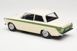 Ford Cortina Lotus White & Green Stripe MCG 1:18 MCG18434 Metāls — attēls 5 no 6