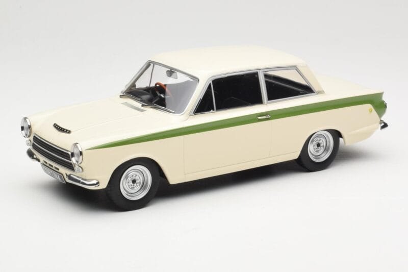 Ford Cortina Lotus White & Green Stripe MCG 1:18 MCG18434 Metāls