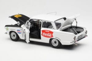 Ford Cortina Mk1 #3 P. Hughes / B. Young African Safari Rally 1964 AUTOart 1:18 86428 Metāls — attēls 5 no 8