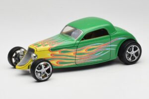 Ford Coupe Zaļš ar Uguni Road Signature 1:18 30109 Metāls