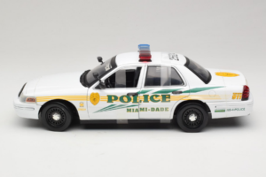 Ford Crown Victoria Police Interceptor CSI Miami GreenLight 1:18 13514 Metāls — attēls 3 no 6