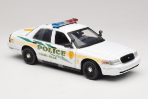 Ford Crown Victoria Police Interceptor CSI Miami GreenLight 1:18 13514 Metāls — attēls 4 no 6