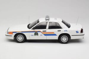 Ford Crown Victoria RCMP Police Car AUTOart 1:18 72706 Metāls — attēls 4 no 8