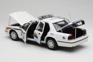 Ford Crown Victoria RCMP Police Car AUTOart 1:18 72706 Metāls — attēls 5 no 8