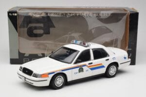 Ford Crown Victoria RCMP Police Car AUTOart 1:18 72706 Metāls — attēls 8 no 8