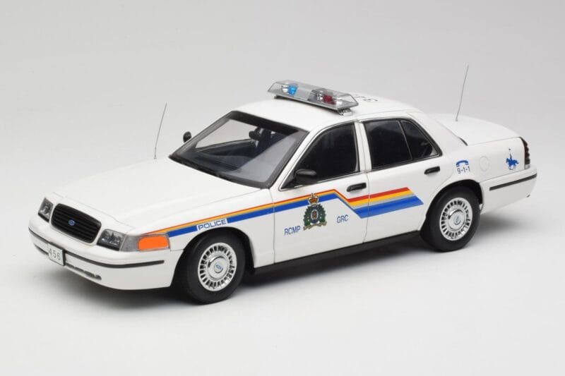 Ford Crown Victoria RCMP Police Car AUTOart 1:18 72706 Metāls
