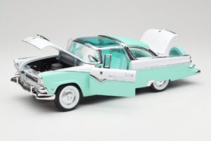 Ford Crown Victoria Seafoam Zaļš & Balts Road Legends 1:18 92138 Metāls — attēls 2 no 7