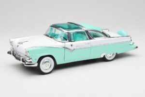 Ford Crown Victoria Seafoam Zaļš & Balts Road Legends 1:18 92138 Metāls