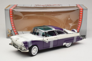 Ford Crown Victoria Balts Violets Road Signature 1:18 92138-P1 Metāls — attēls 6 no 6