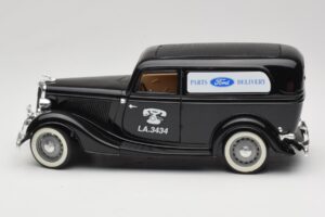 Ford Delivery Truck Ford Parts Melns Solido 1:18 8417 Metāls — attēls 4 no 8