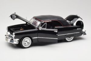 Ford Deluxe Kabriolets Melns Maisto 1:18 31681 Metāls — attēls 2 no 8