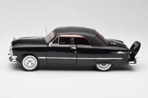 Ford Deluxe Kabriolets Melns Maisto 1:18 31681 Metāls — attēls 4 no 8