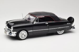 Ford Deluxe Kabriolets Melns Maisto 1:18 31681 Metāls