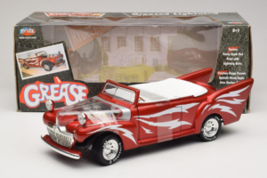 Ford De Luxe Kabriolets Greased Lightning Sarkans Joyride 1:18 33544 Metāls — attēls 5 no 5