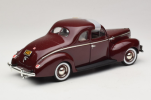 Ford Deluxe Coupe Tumšsarkans ERTL 1:18 7936 Metāls — attēls 3 no 7