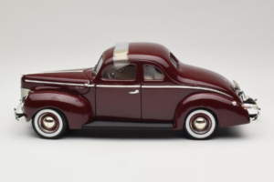 Ford Deluxe Coupe Tumšsarkans ERTL 1:18 7936 Metāls — attēls 4 no 7