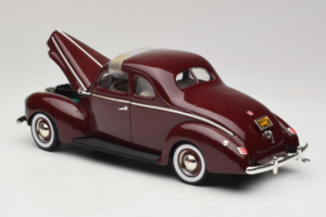 Ford Deluxe Coupe Tumšsarkans ERTL 1:18 7936 Metāls — attēls 5 no 7