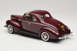 Ford Deluxe Coupe Tumšsarkans ERTL 1:18 7936 Metāls — attēls 6 no 7