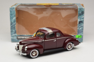 Ford Deluxe Coupe Tumšsarkans ERTL 1:18 7936 Metāls — attēls 7 no 7