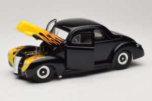Ford Deluxe Hot Rod Melns Universal Hobbies 1:18 6002 Metāls — attēls 2 no 8