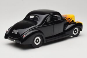 Ford Deluxe Hot Rod Melns Universal Hobbies 1:18 6002 Metāls — attēls 3 no 8