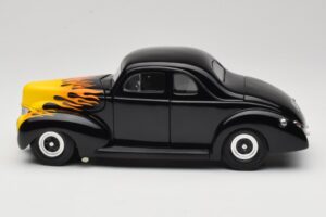 Ford Deluxe Hot Rod Melns Universal Hobbies 1:18 6002 Metāls — attēls 4 no 8