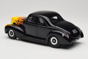 Ford Deluxe Hot Rod Melns Universal Hobbies 1:18 6002 Metāls — attēls 7 no 8