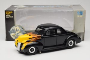 Ford Deluxe Hot Rod Melns Universal Hobbies 1:18 6002 Metāls — attēls 8 no 8
