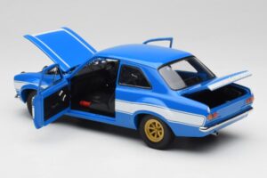 Ford Escort Mk1 RS 1600 Zils Balts Svītras Minichamps 1:18 100688102 Metāls — attēls 5 no 8
