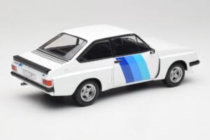 Ford Escort Mk2 RS 2000 X-Pack Diamond Balts & Zils Decor MCG 1:18 MCG18351 Metāls — attēls 2 no 6