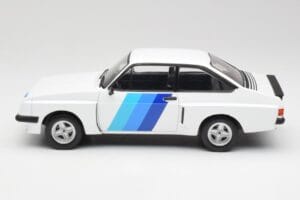 Ford Escort Mk2 RS 2000 X-Pack Diamond Balts & Zils Decor MCG 1:18 MCG18351 Metāls — attēls 3 no 6