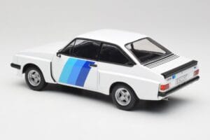 Ford Escort Mk2 RS 2000 X-Pack Diamond Balts & Zils Decor MCG 1:18 MCG18351 Metāls — attēls 5 no 6