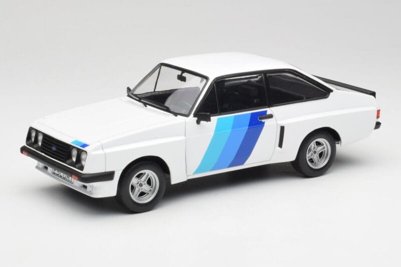 Ford Escort Mk2 RS 2000 X-Pack Diamond Balts & Zils Decor MCG 1:18 MCG18351 Metāls