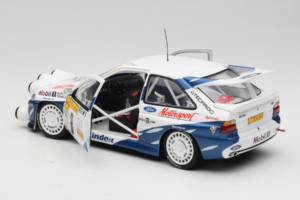 Ford Escort RS Cosworth Mobil 1 #6 F. Delecour / D. Grataloup Rally Monte Carlo Night Version Winner 1994 UT Models 1:18 3945 — attēls 5 no 8