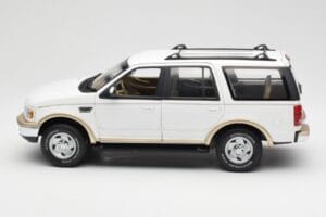 Ford Expedition Eddie Bauer Balts UT Models 1:18 22712 Metāls — attēls 4 no 8