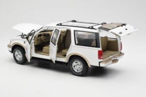 Ford Expedition Eddie Bauer Balts UT Models 1:18 22712 Metāls — attēls 5 no 8