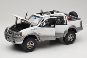 Ford Expedition Himalaya White AUTOart 1:18 72781 Metāls — attēls 2 no 8
