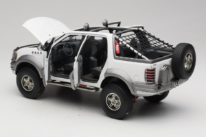 Ford Expedition Himalaya White AUTOart 1:18 72781 Metāls — attēls 5 no 8