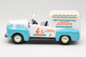 Ford F-1 Howard Johnson's Ice Cream Road Signature 1:18 92229 Metāls — attēls 3 no 6