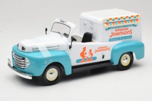 Ford F-1 Howard Johnson's Ice Cream Road Signature 1:18 92229 Metāls